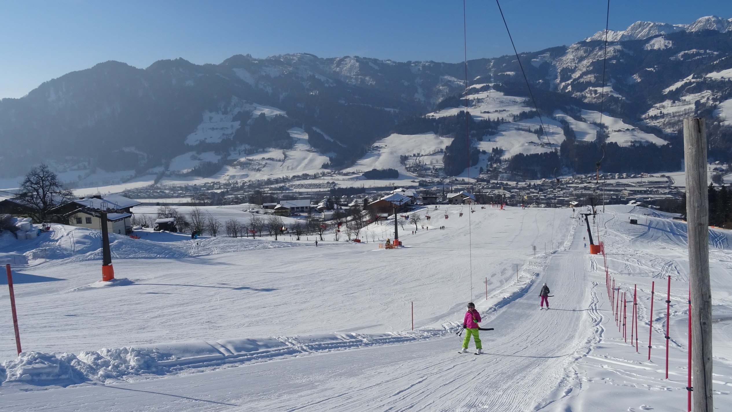 A csákányos és mellette az ülőlift