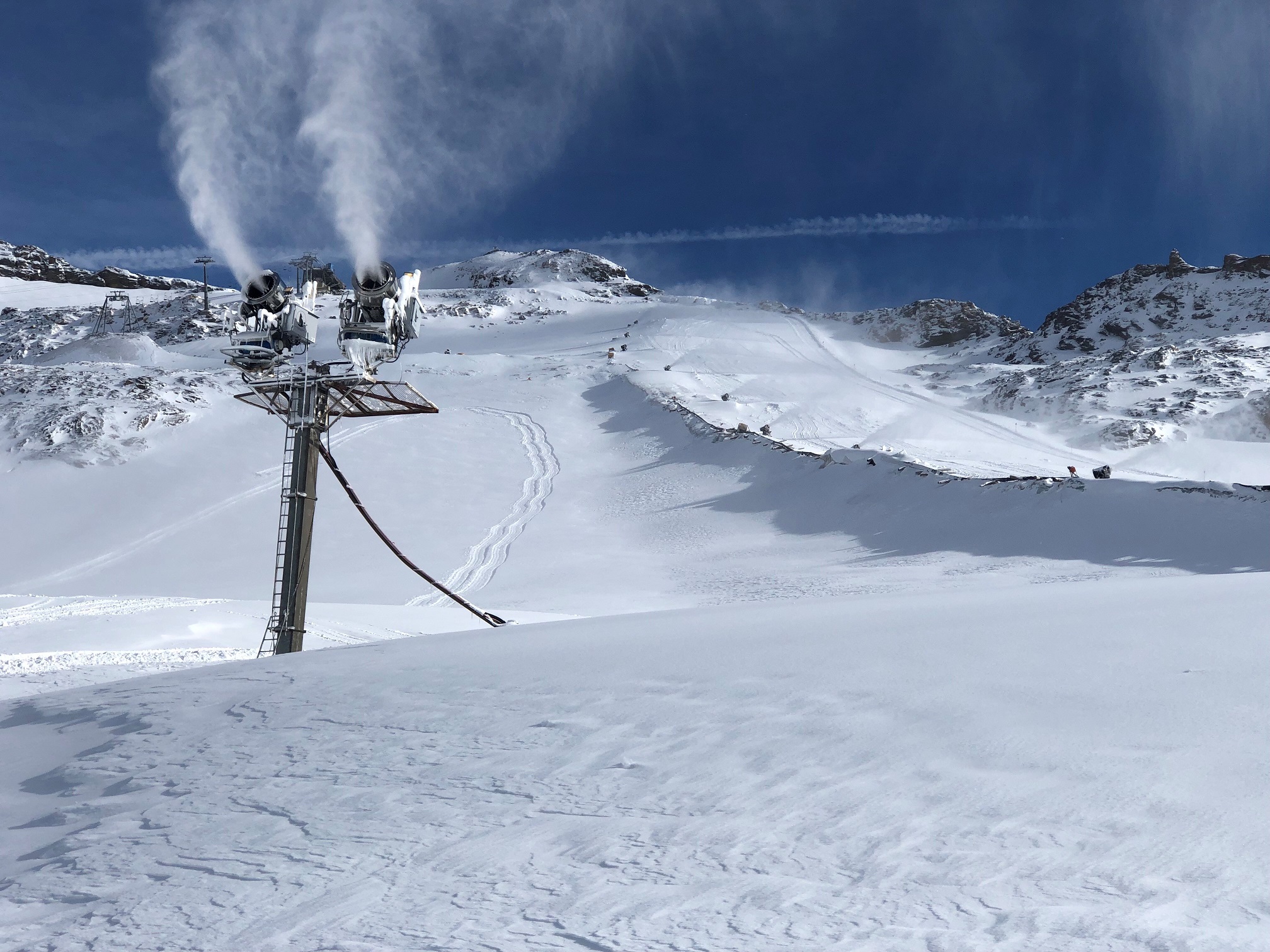 Nyitás előtti előkészületek (Kép: TMR / Mölltaler Gletscher)