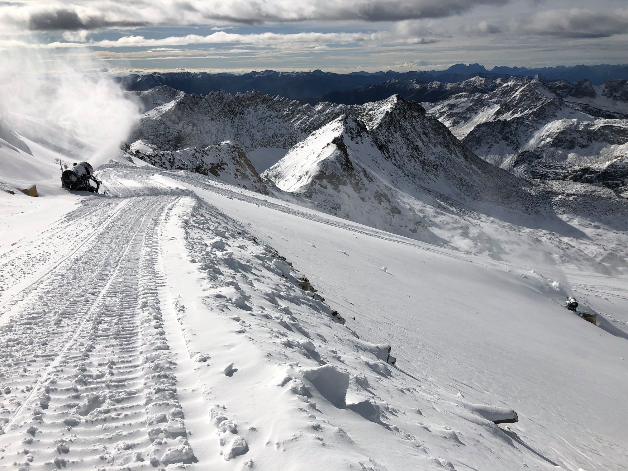 Nyitás előtti előkészületek (Kép: TMR / Mölltaler Gletscher)
