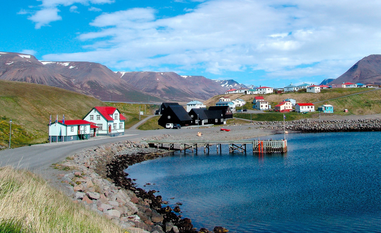 Így néznek ki nyáron a fekete házak