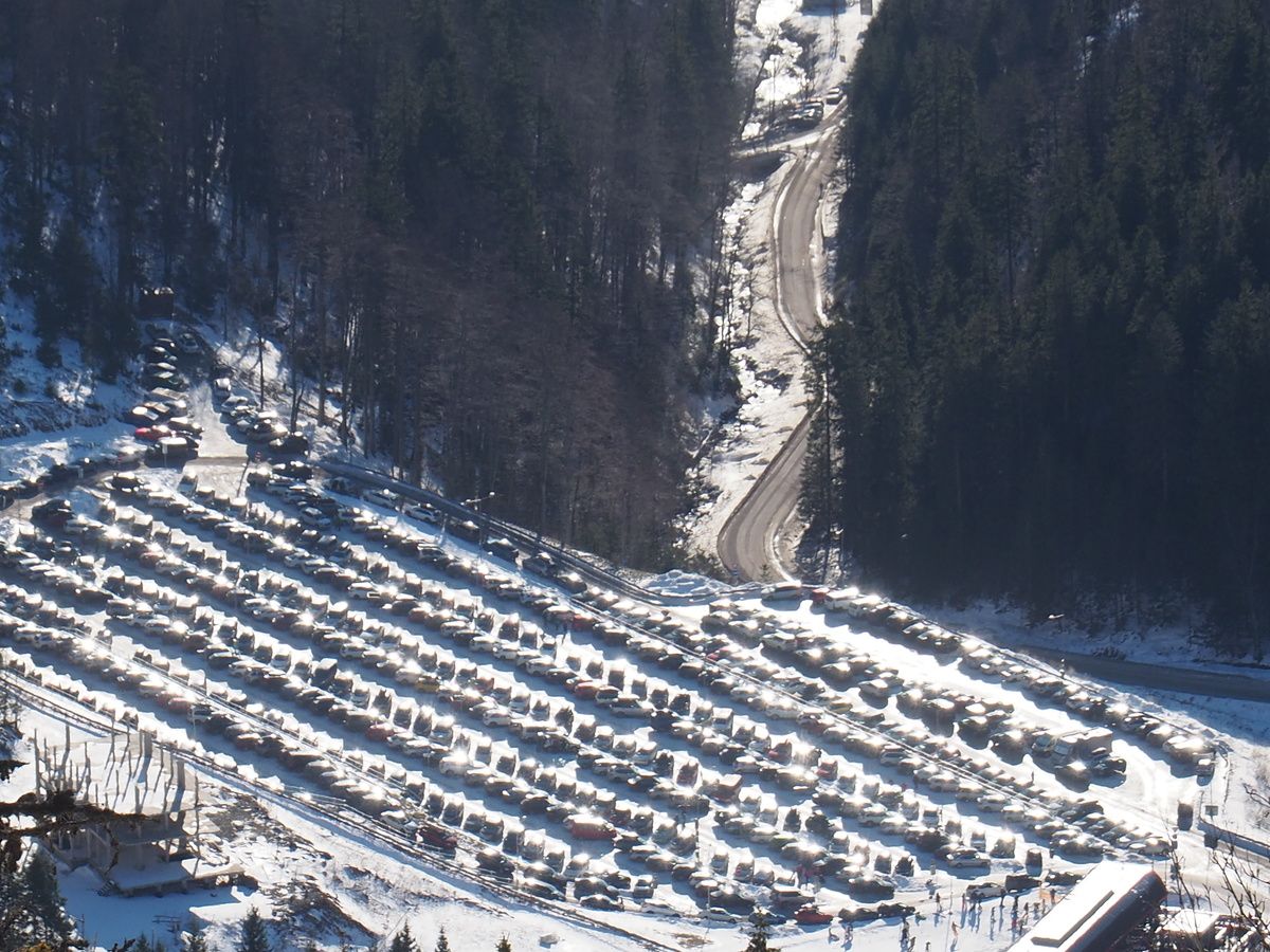 Tele a parkoló | Kép: iglu