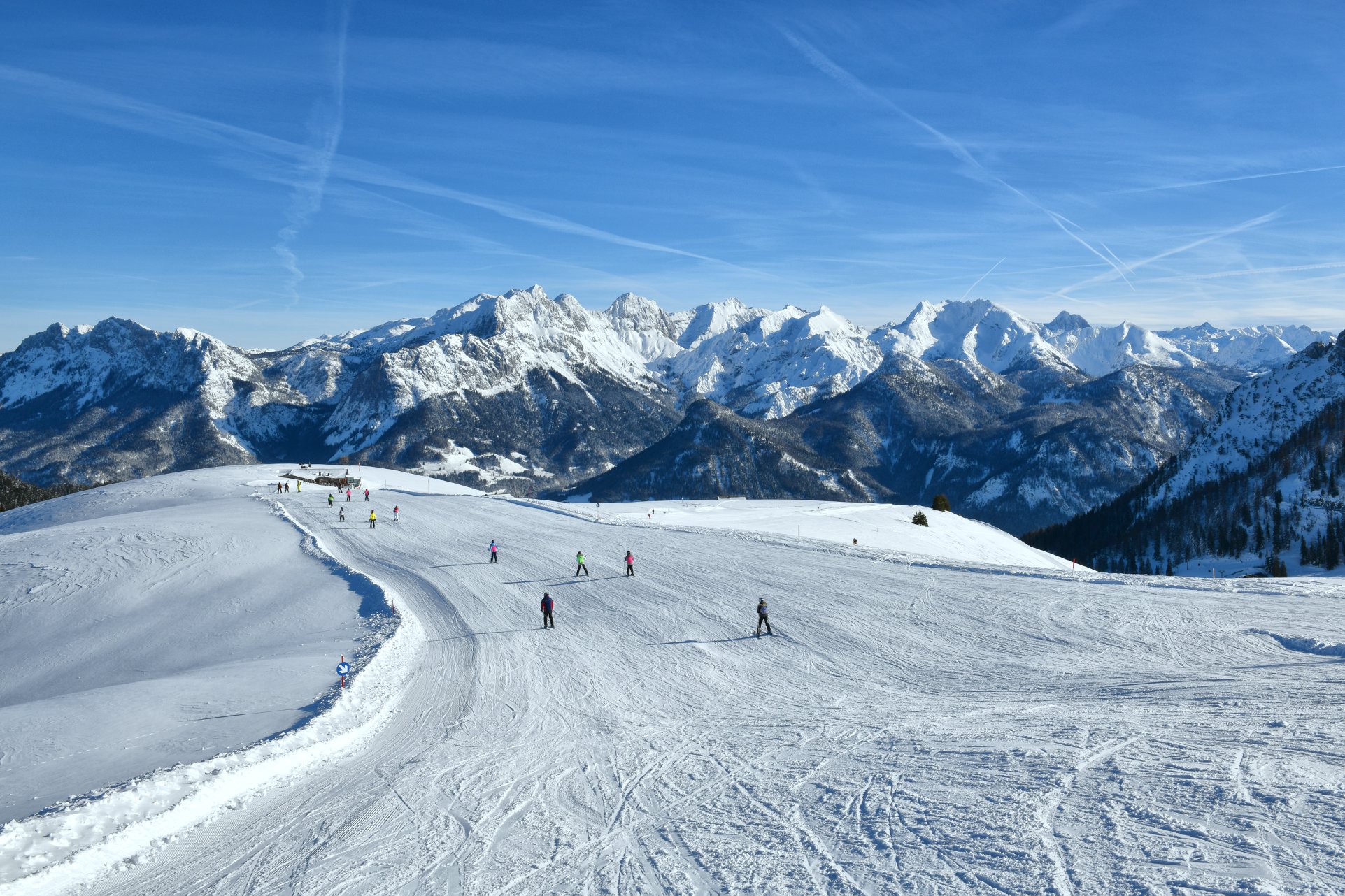 Lofer, Ausztria, napsütés 25 cm friss hó után