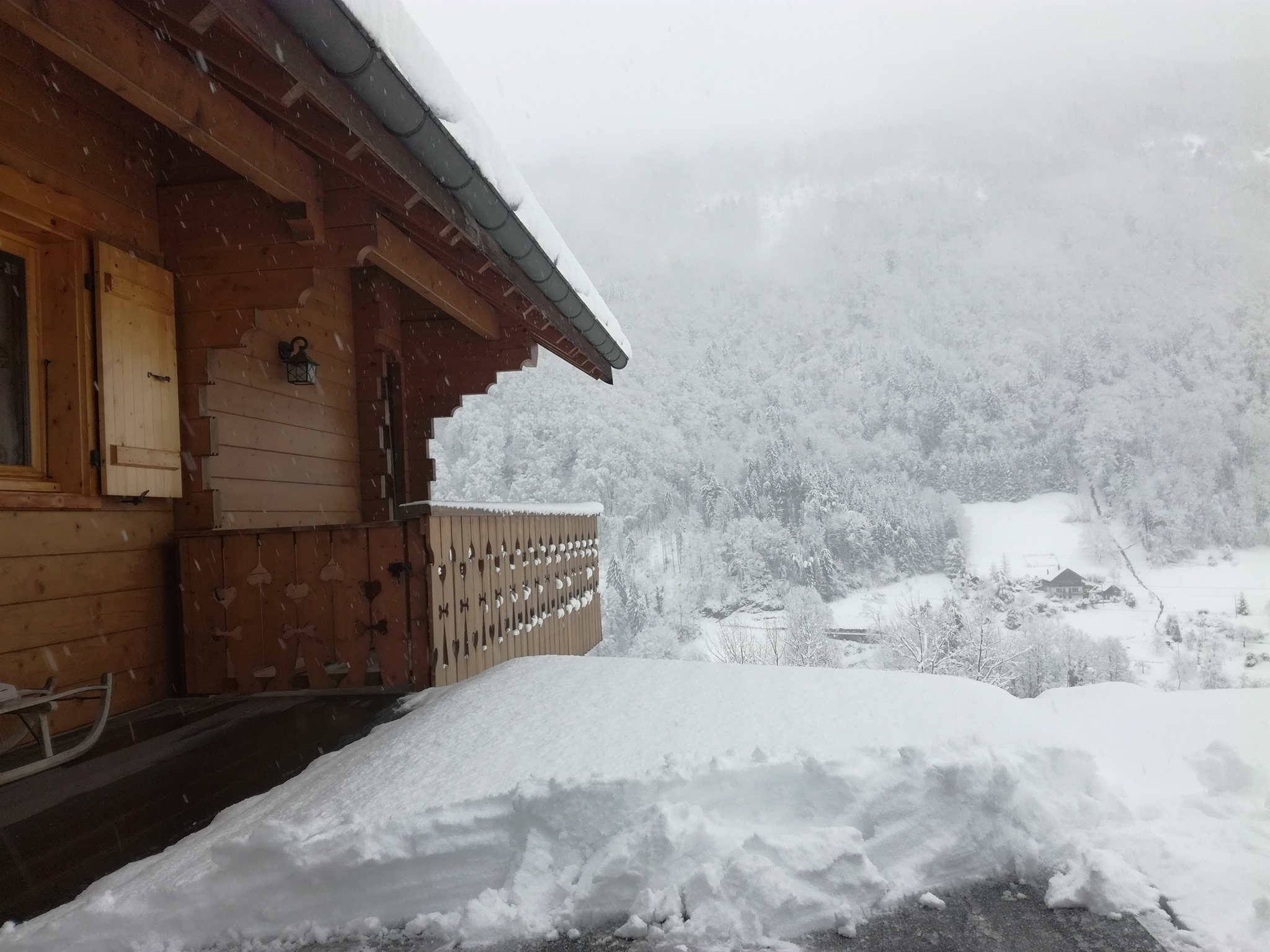 Beaufortain, Franciaország: 600 méteren kb. 30 cm hó hullott