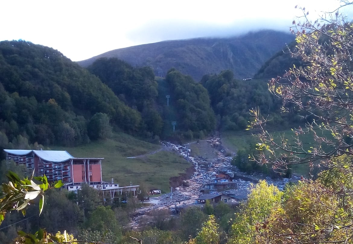 A lift völgyállomásának környéke fentről fényképezve