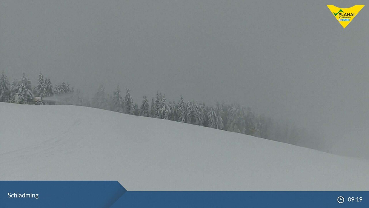 Planaion is üzemelnek a hóágyúk - Fotó: Planai