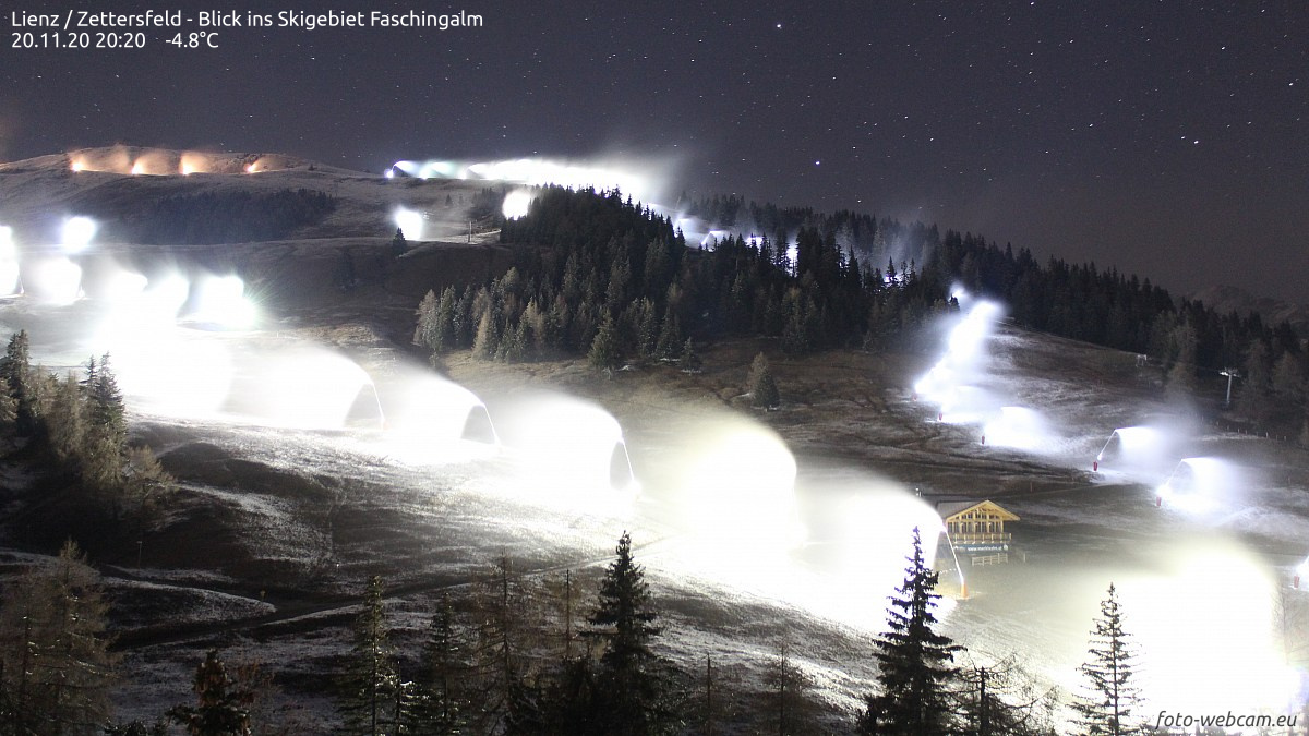 Lienzben (Kelet-Tirol) nem viccelnek; dübürgő hóágyúk - Fotó: foto-webcam-eu