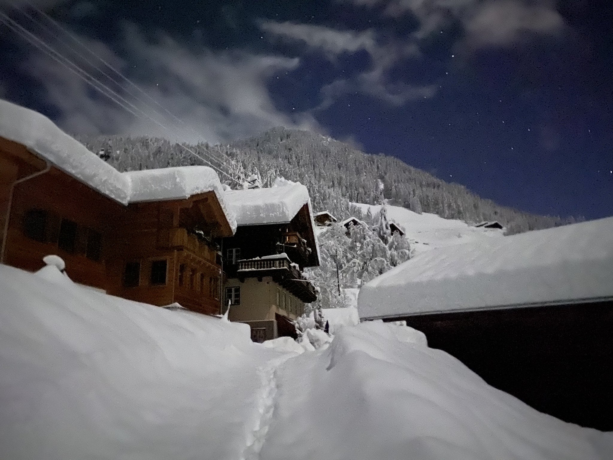 Hegyvidéki falu Kelet-Tirolban - fotó: osttirol-heute