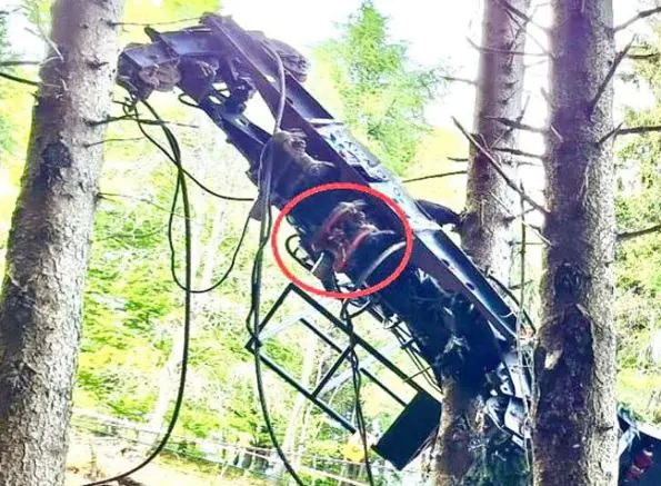 Az ominózus elem, amelyet elfelejtettek eltávolítani.