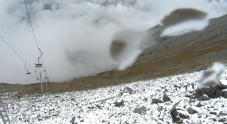 A havazás alsó határa a Lomnici-nyereg alatti lanovka mellett (webkamera képe)