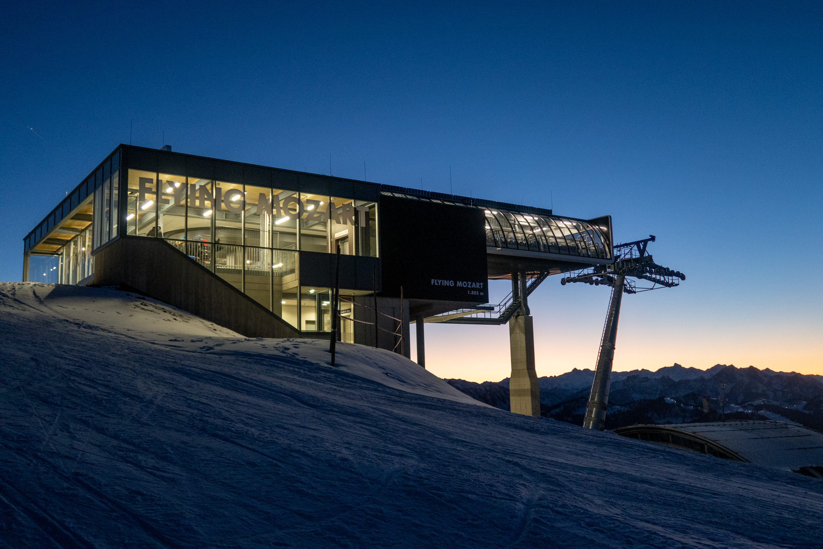 A kabinos hegyállomása (a felvonó építése 2020. nyarán kezdődött)