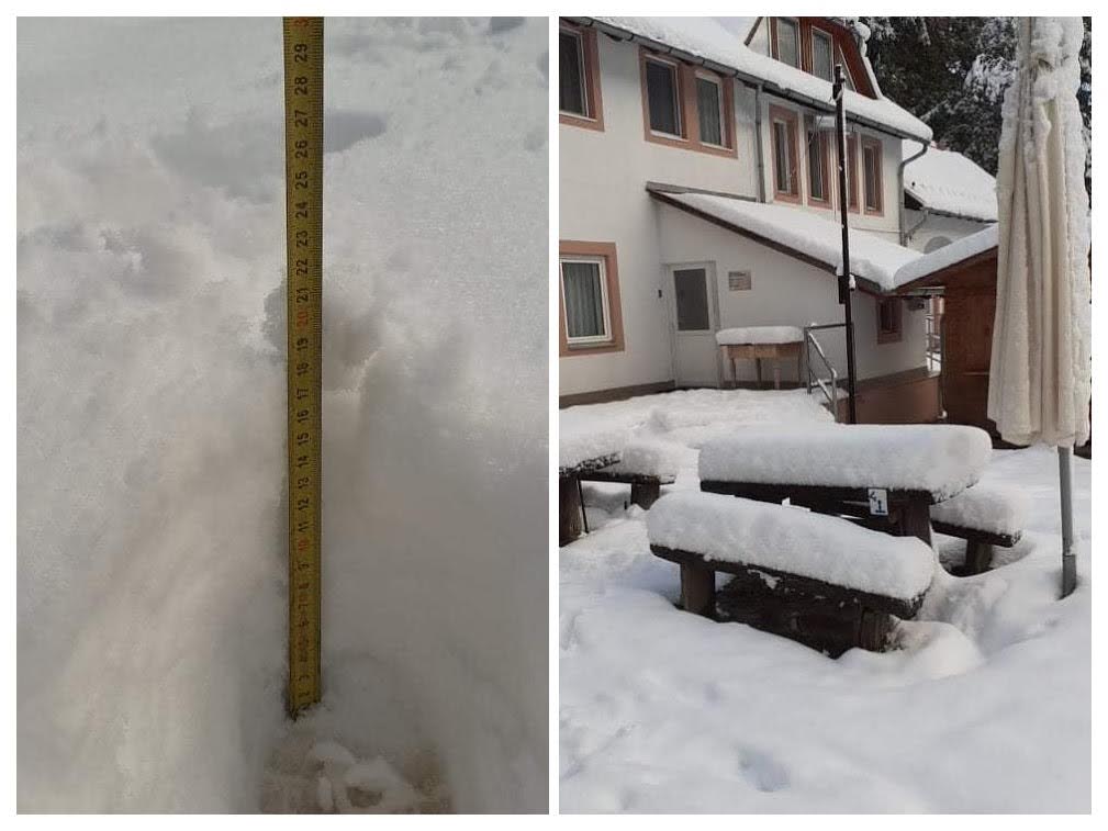 A képek is bizonyítják, hogy reggelre a hóréteg elérte a 21 cm-t Bánkúton.