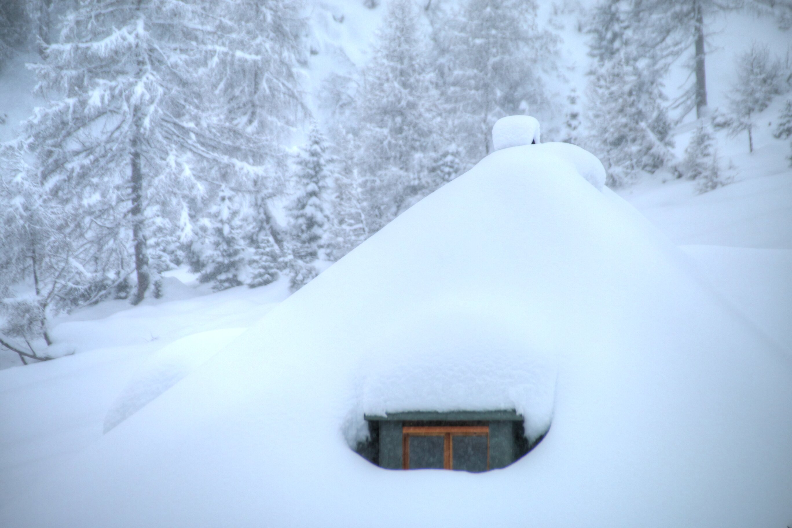 Háztető a hó alatt Hochkönigben csütörtök délután - Fotó: Stánicz Balázs (Stani)