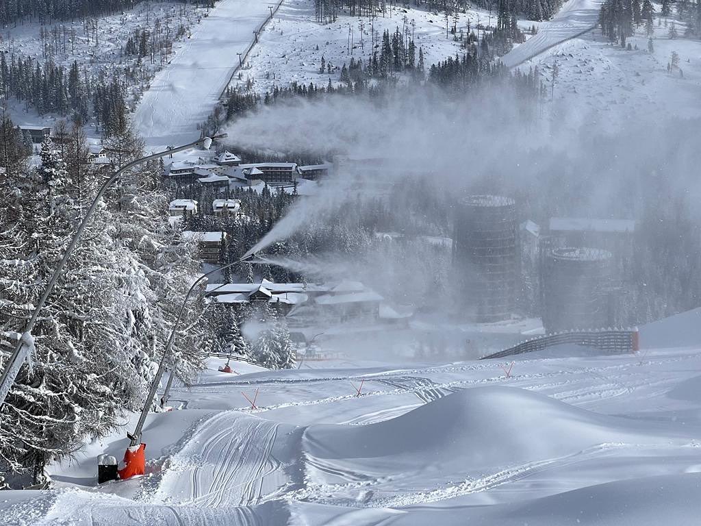 Katschbergen Holle Anyó mellett a hóágyúk is szorgoskodnak - Fotó: Bergbahnen Katschberg