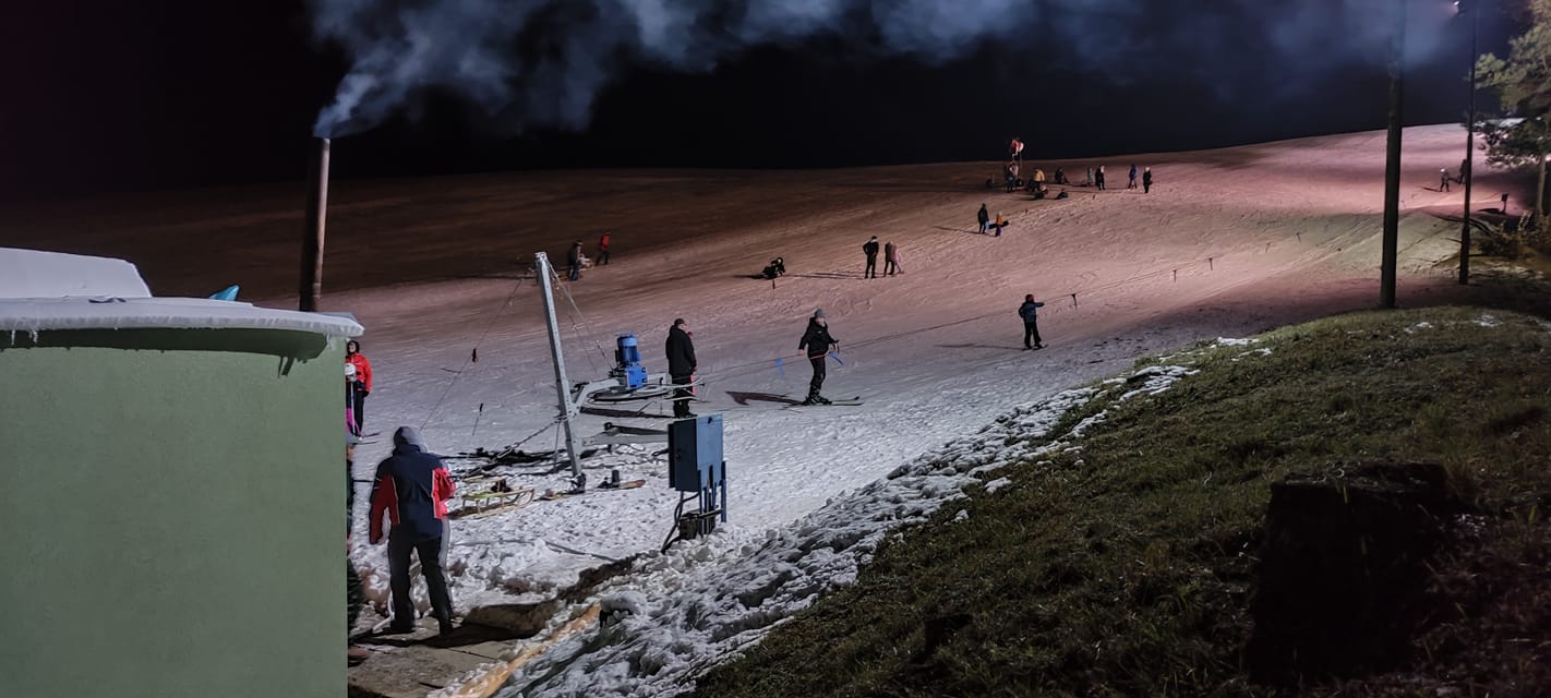 Esti síelés (Kép: Lyžiarsky vlek Čechy)