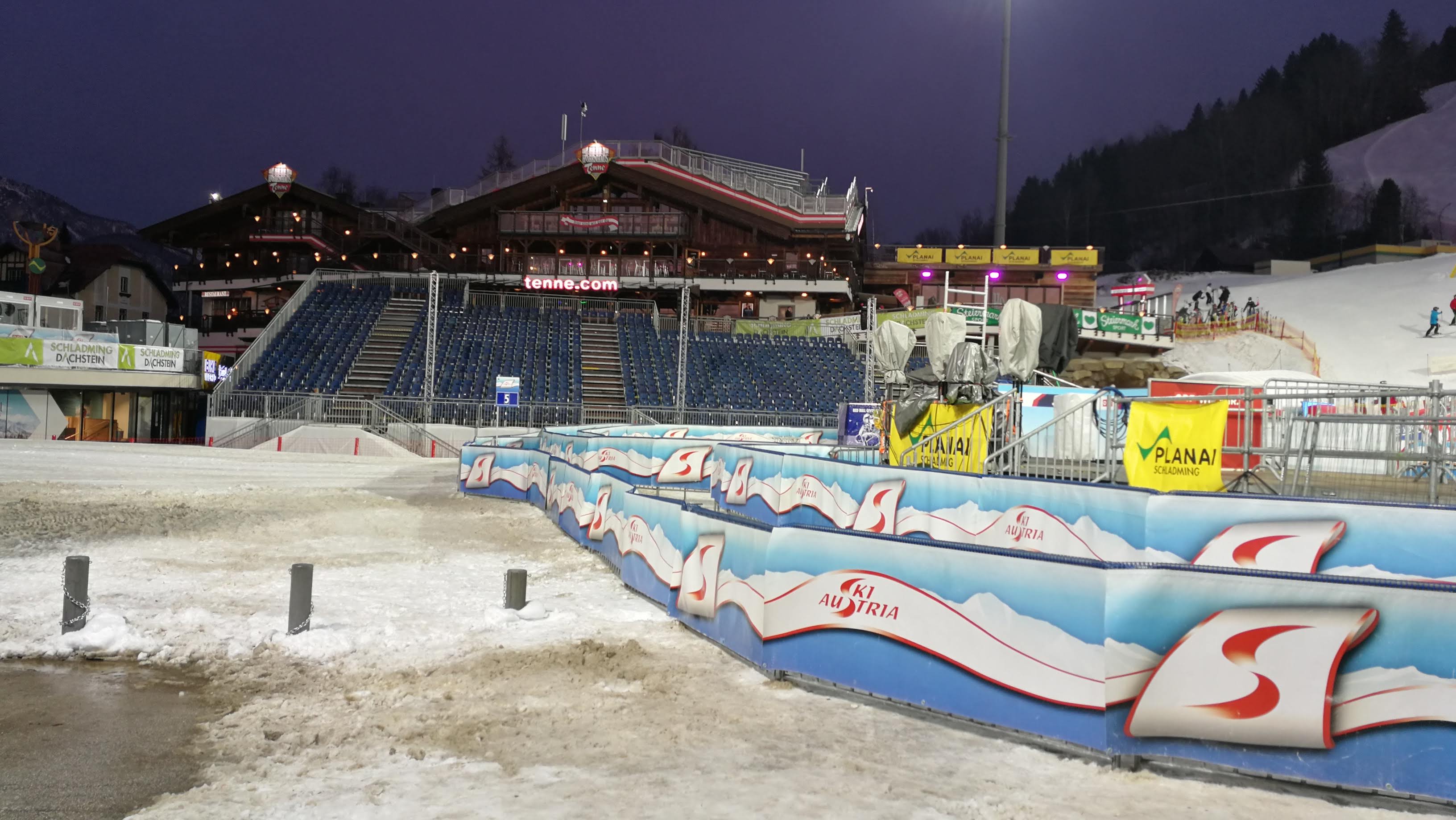 Tribün a Tenne oldalában (Kép: sielok.hu)