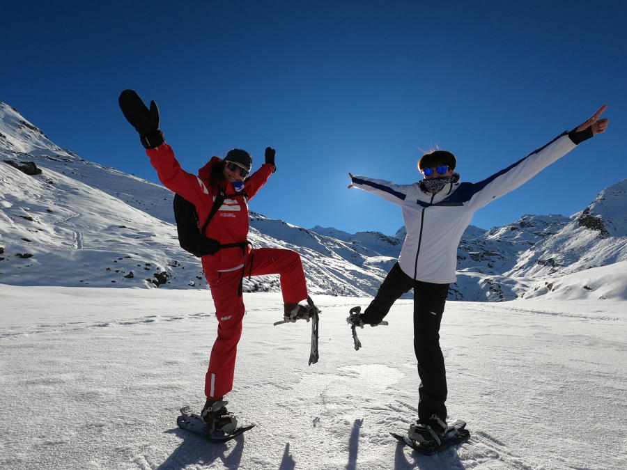 Jó buli egy hótalpas kirándulás síoktatóval | Fotó: Cloé Charles