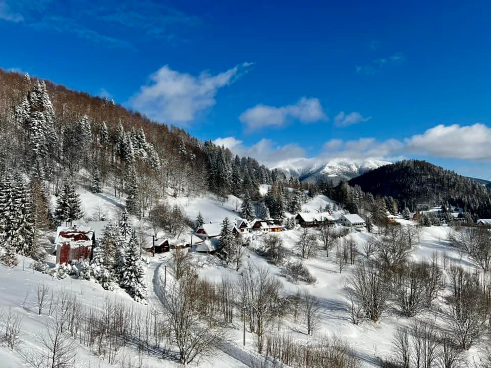 Donovalyban mától minden üzemel. Az elmúlt 72 órában 50 cm hó hullott.
