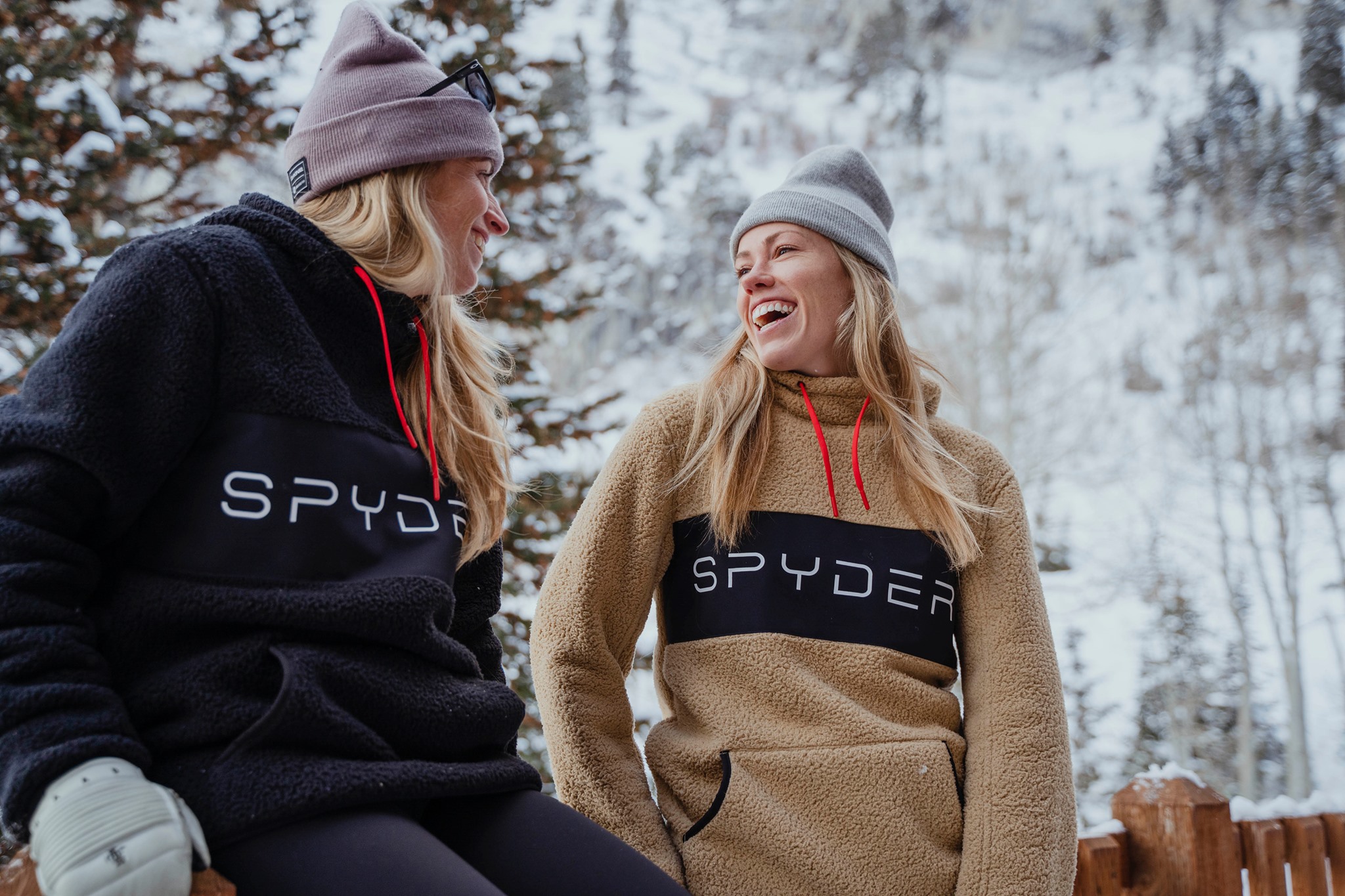 A 2022-es női kollekció darabjai: ezek már nem az eredeti pulóverek