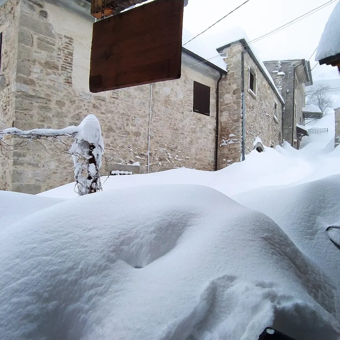 Kijárat az utcára (Kép: Roccacaramanico / facebook)