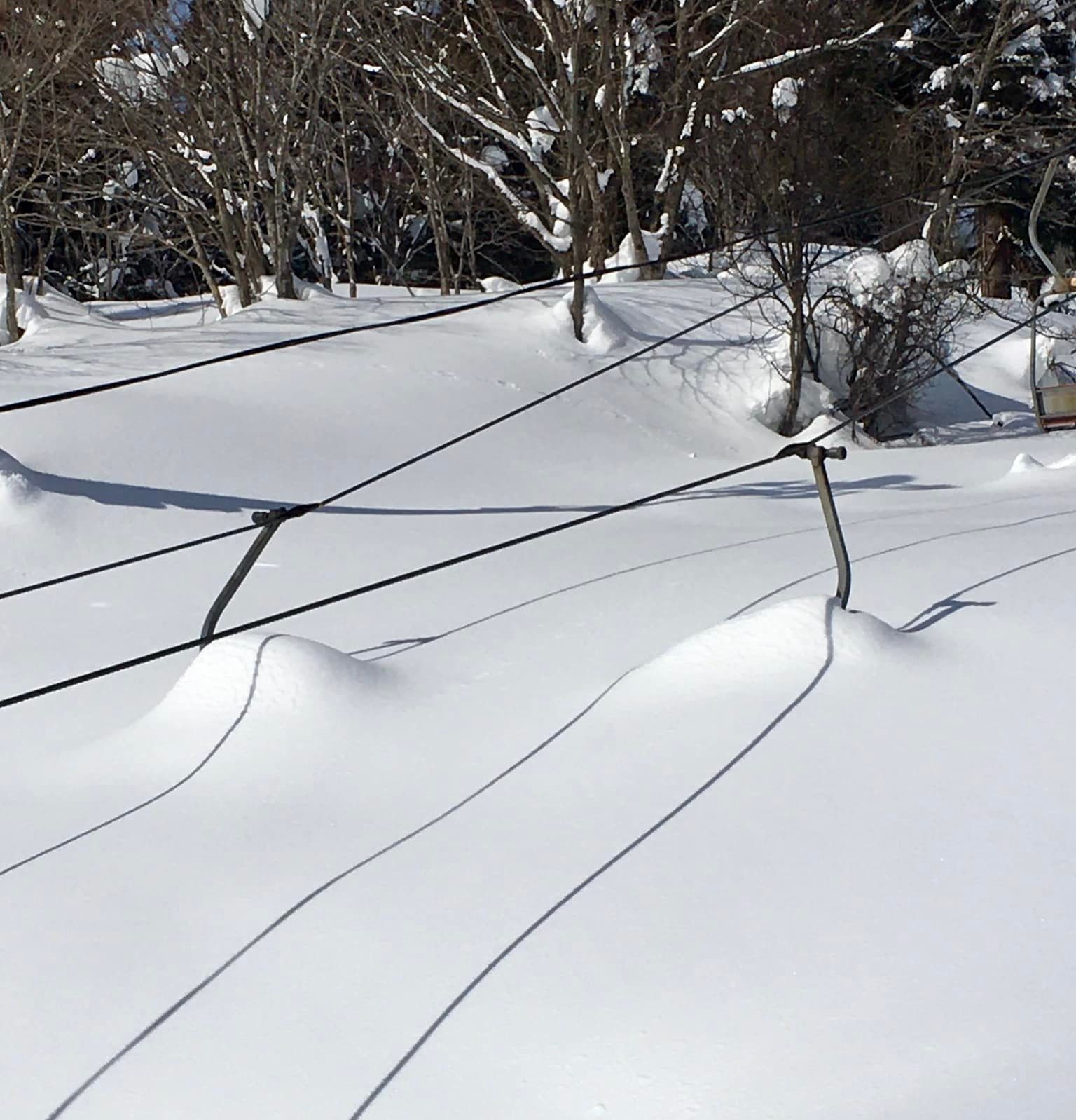 Ez még a február 20-24-i nagy havazás előtt. Eltűnt a lift széke a hóban (Kép: Myoko Snowsports)