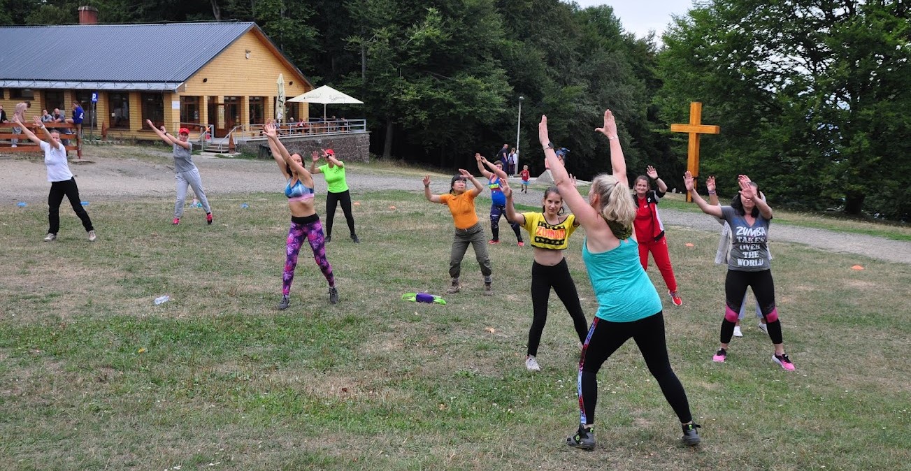 A korán érkezőket zumba party várta az ország csúcsán