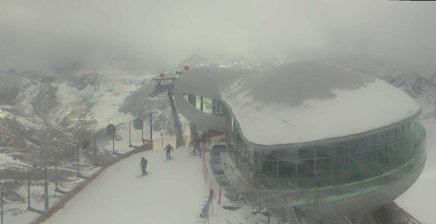 Mai webkamera Pitztal. Bennfentesek és az osztrák válogatott már "bemelegítette" a pályákat