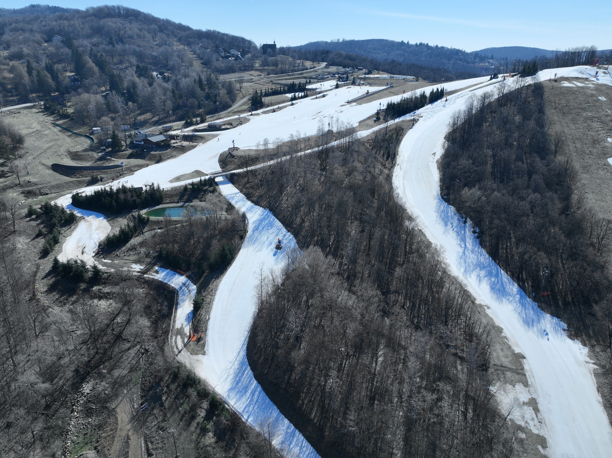 Drónfelvétel a mátraszentistváni pályákról