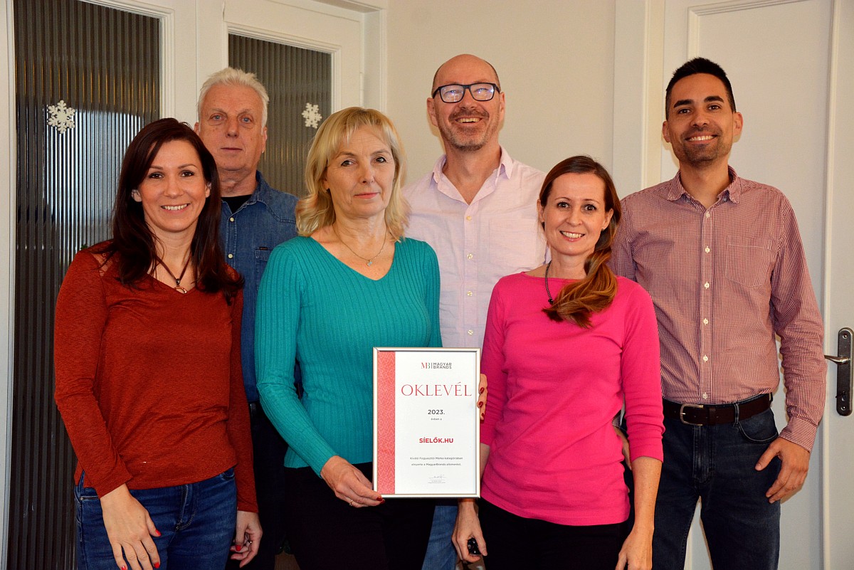 A síelők.hu majdnem teljes csapata az oklevéllel