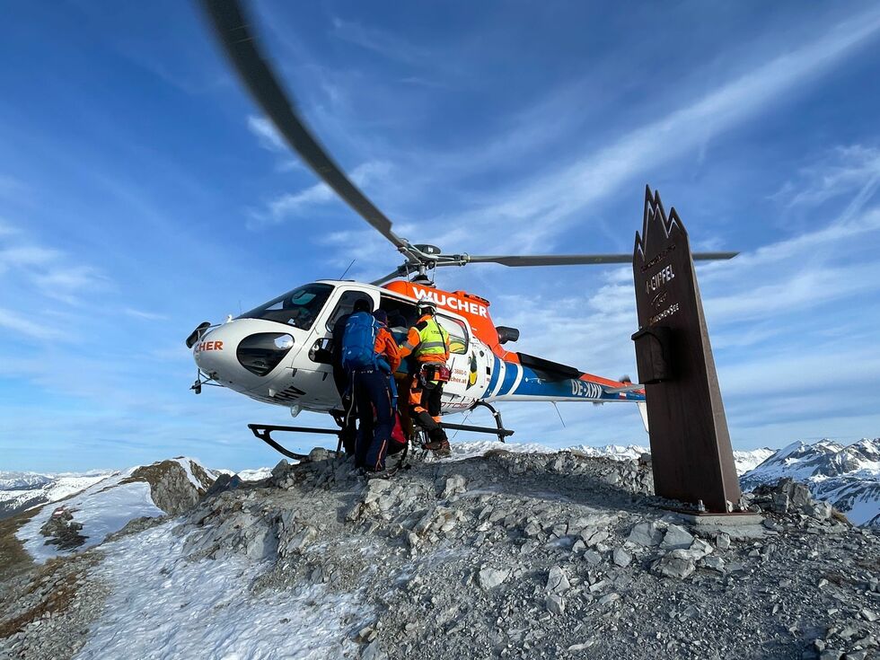 Megérkezett a helikopter (Kép: Bergrettung Altenmarkt)