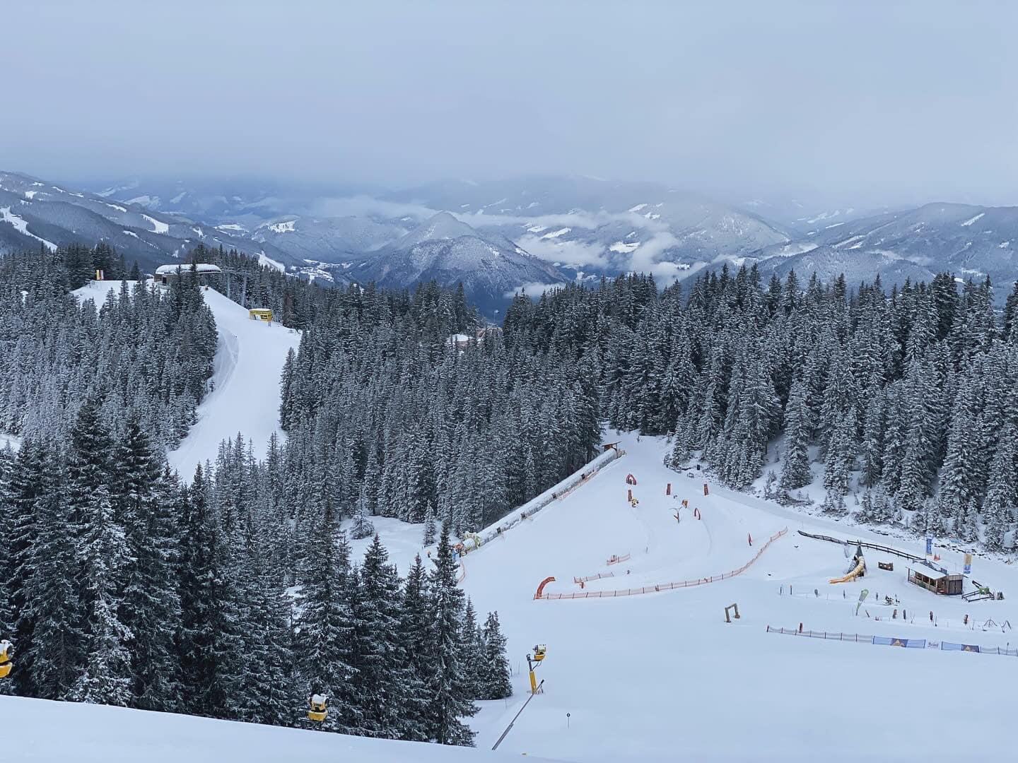 A schladmingi hegyekben is friss hó hullott - Fotó: Planai