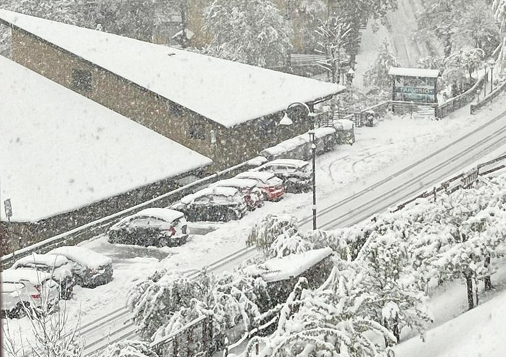 Tarvisio, Olaszország, kb. 10 cm hó