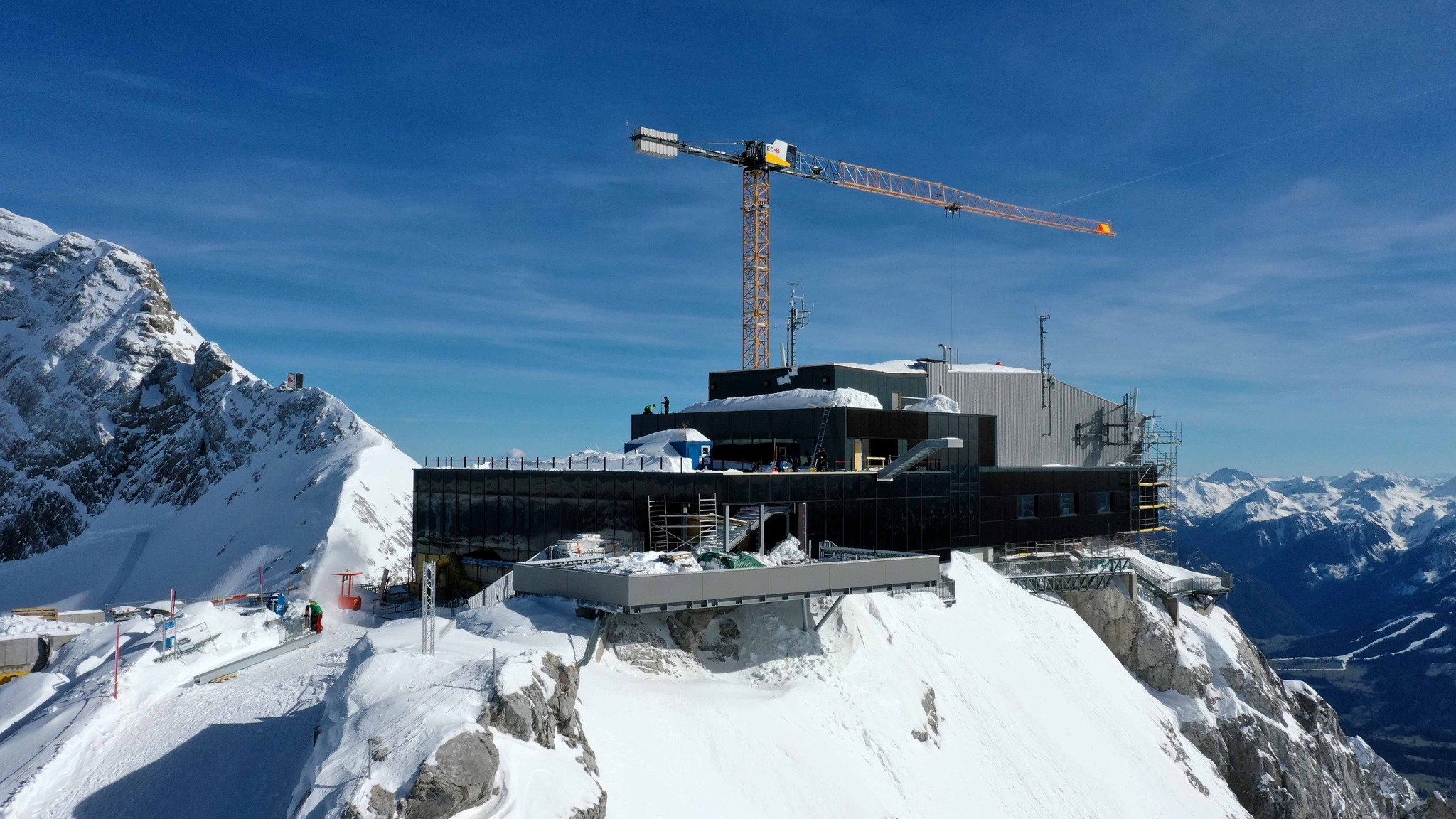 Az építkezés március közepén