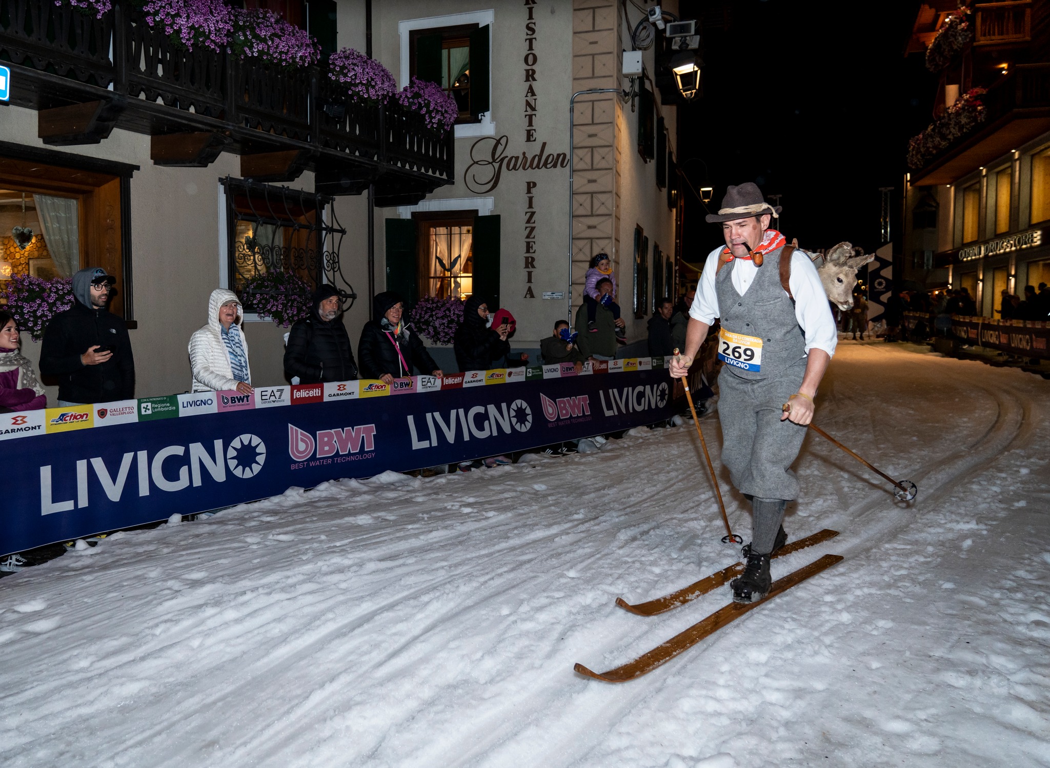 Síutás jelmezben (Kép: livigno.eu)