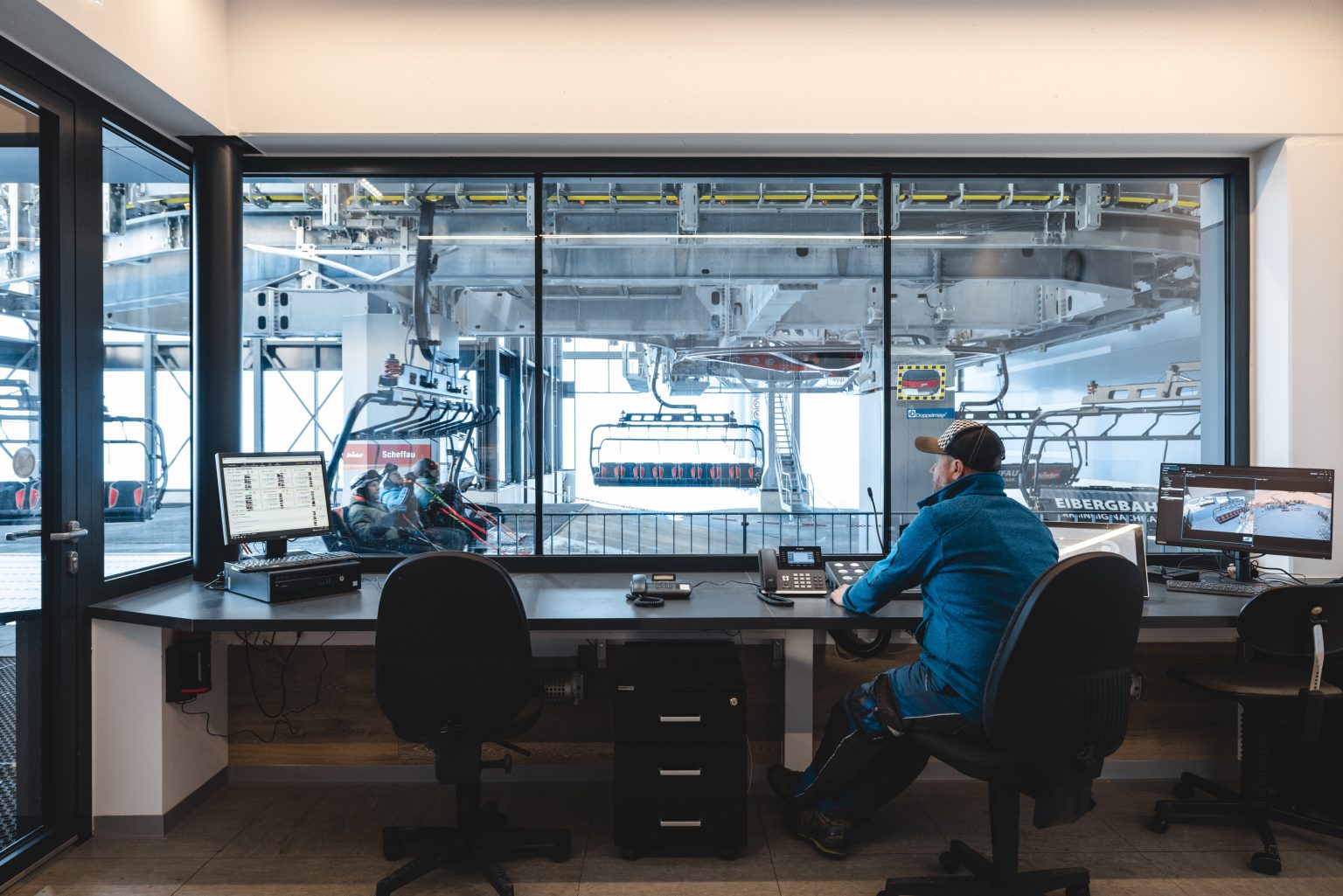 Az EibergBahn nevű új felvonó Scheffau (Skiwelt) síterepén a világon a legnagyobb teljesítményű 8 személyes ülőlift, amely óránként 4570 fő szállítására képes. | Kép: ©Doppelmayr Seilbahnen GmbH