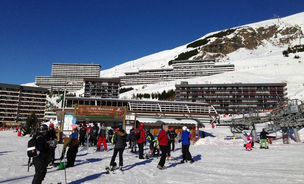 Huszadik századi stílusú apartmanház telep - Les Menuires