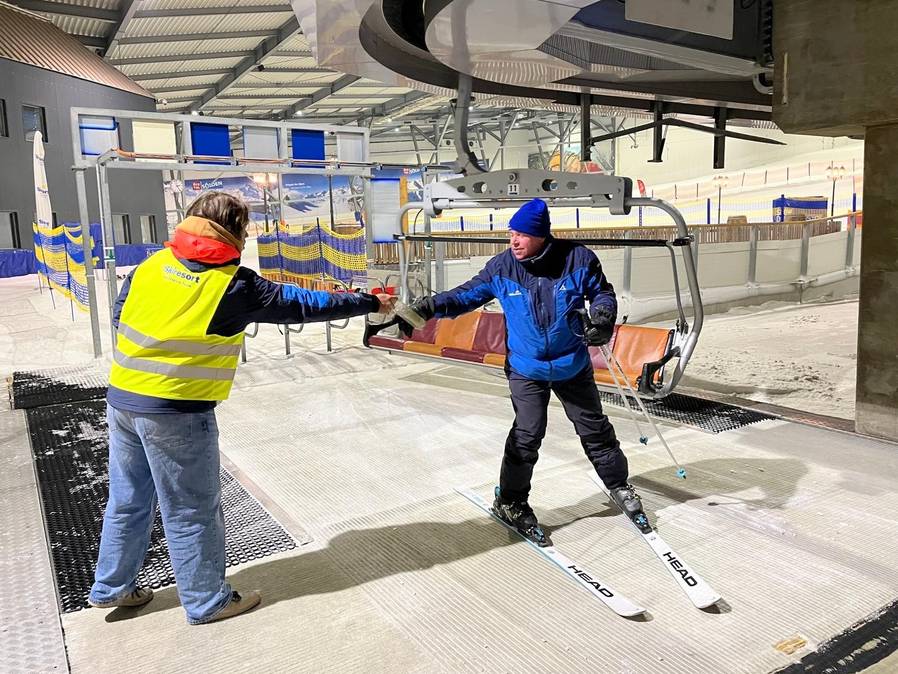 A rekordkísérlet segítése, kézmelegítővel