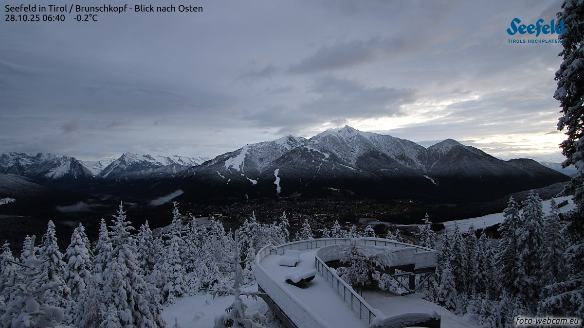 A tiroli Seefeld ma reggel: az alacsonyabb magasságokban természetesen csak tiszavirág életű a friss hó, a gleccsereknek viszont kifejezetten jól jött - Fotó: foto-webcam