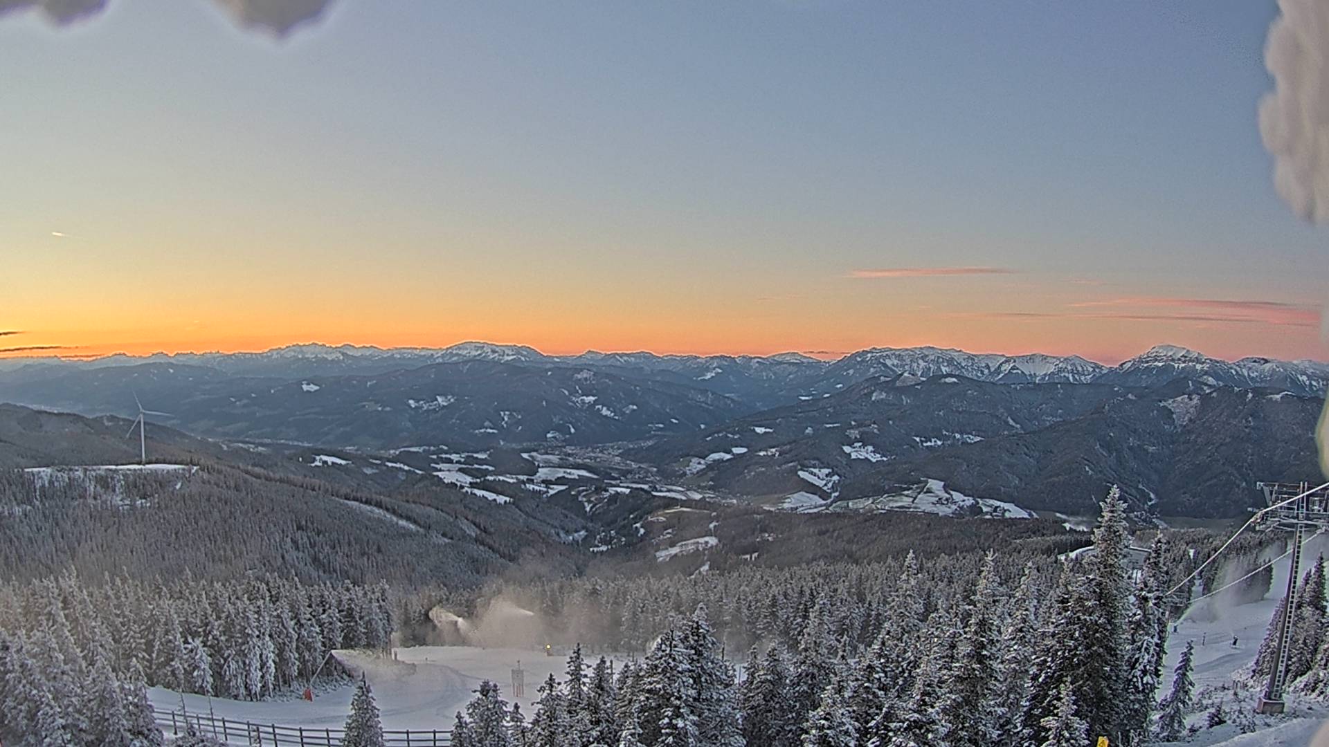 Stuhleck: varázslatos keddi naplemente üzemelő hóágyúkkal - Fotó: Stuhleck.at
