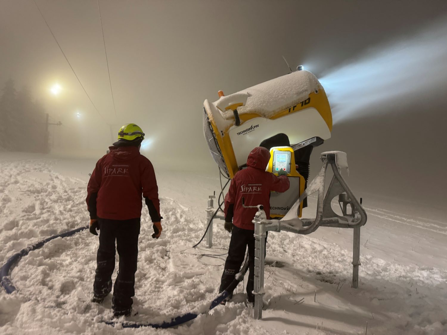 Működésben az új TechnoAlpin hóágyú | Fotó: Mátraszentistván Sípark