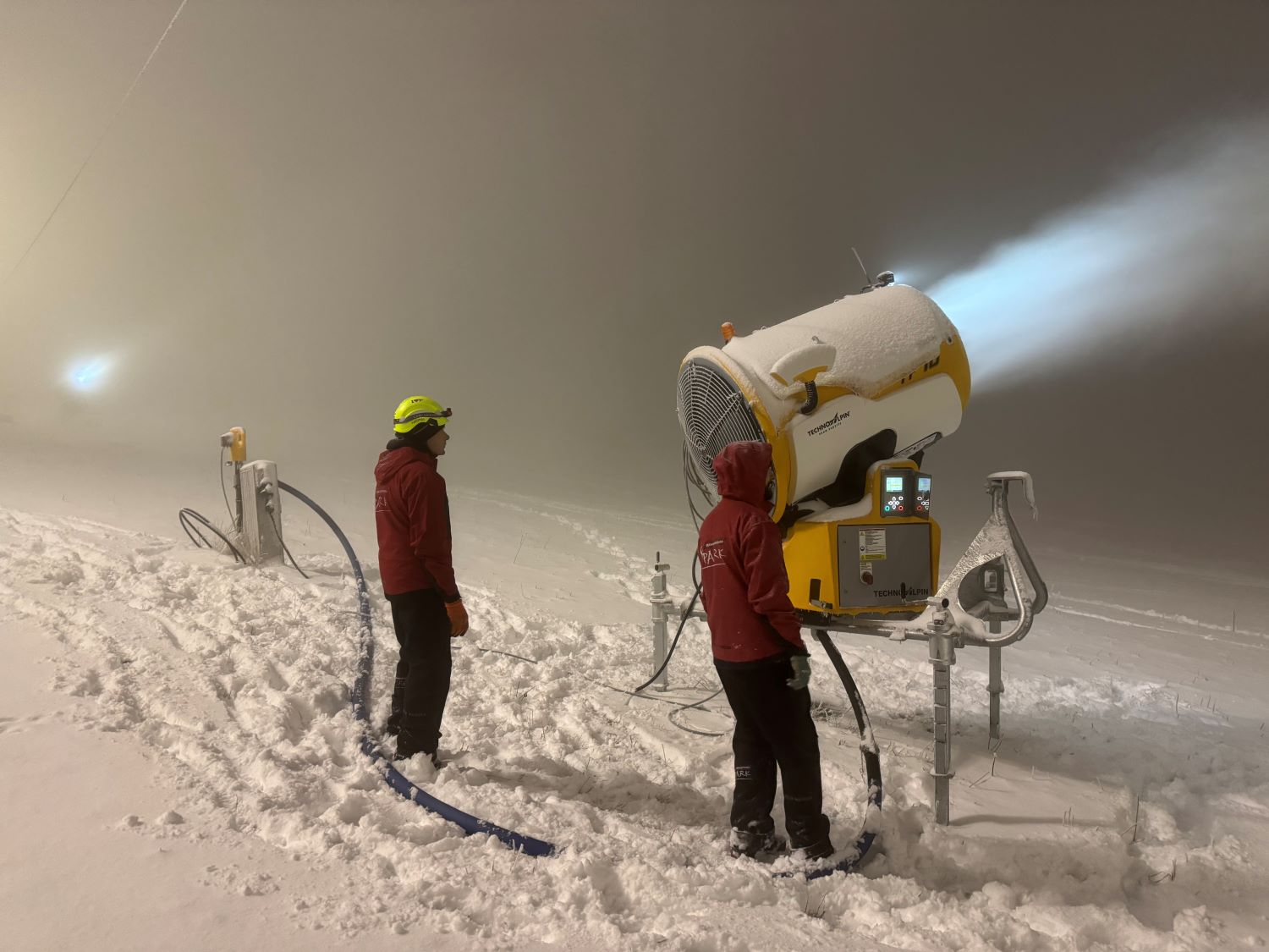 Ontja a havat az új TechnoAlpin hóágyú | Fotó: Mátraszentistván Sípark