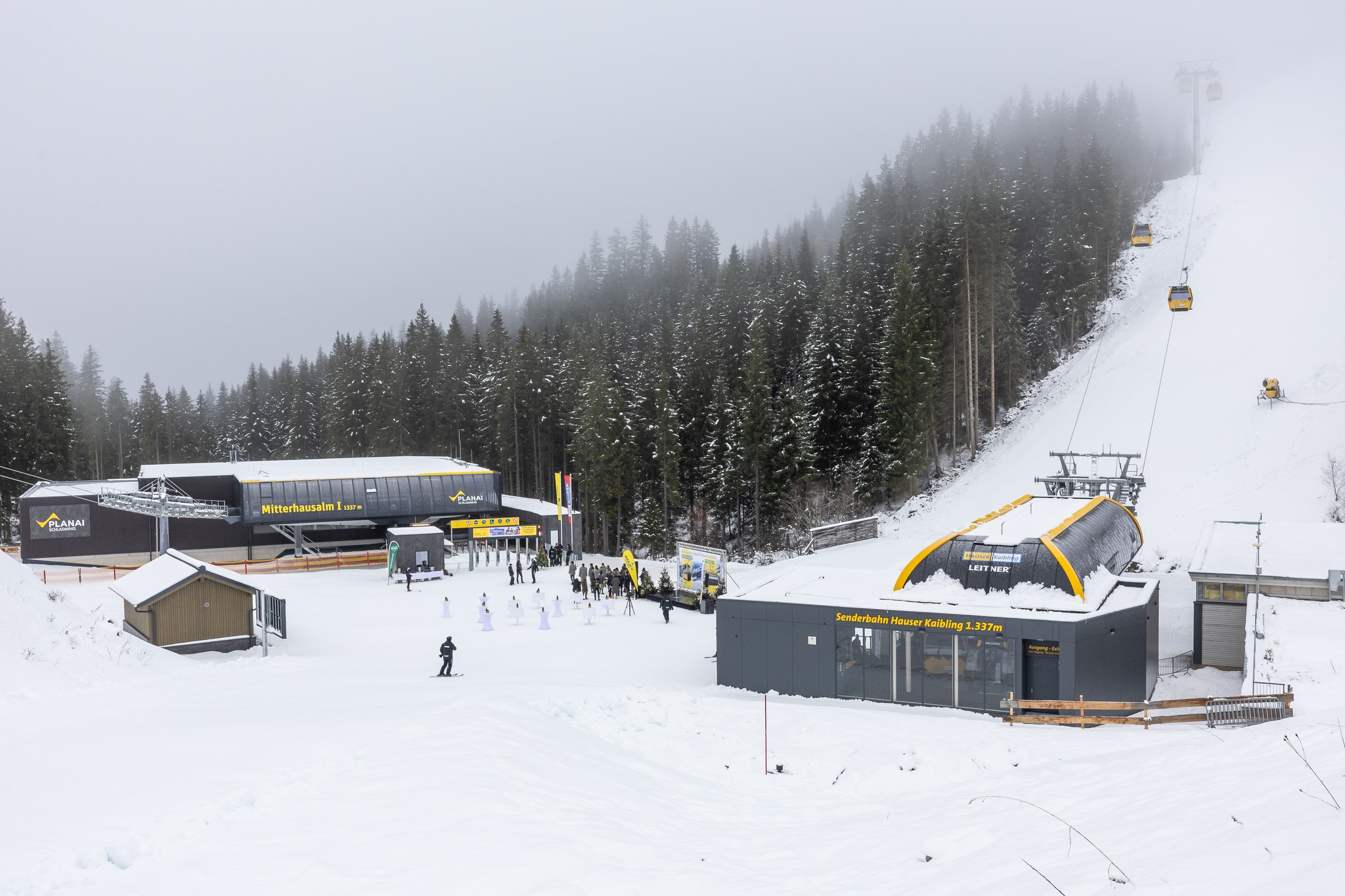 SuperConnection: két liftállomás egymás mellett | Fotó: Planai - Schladming