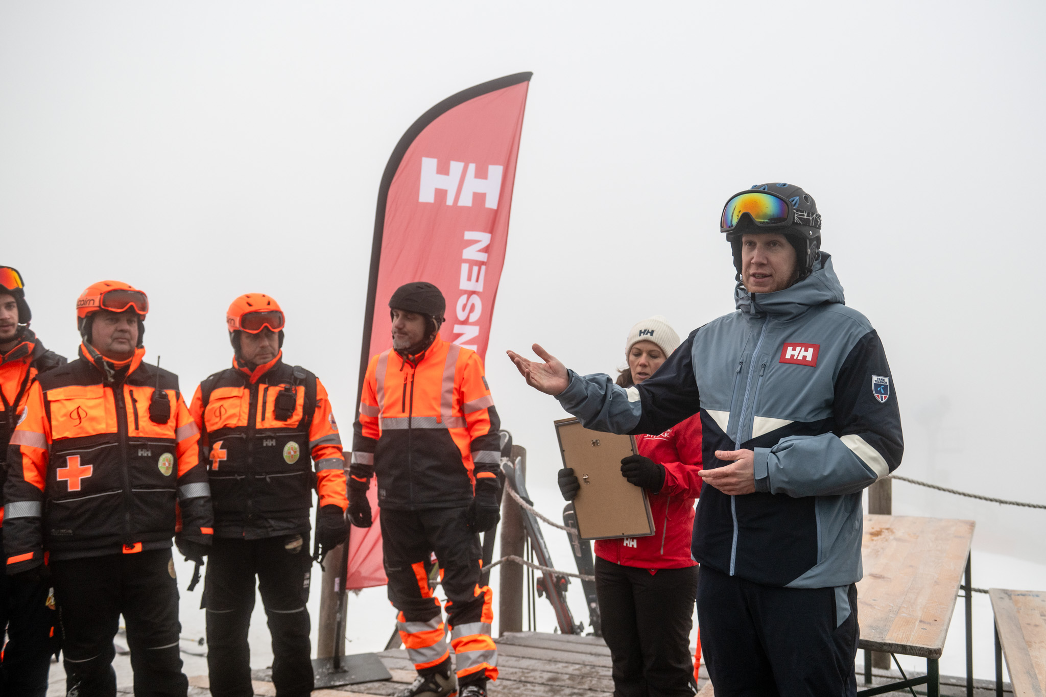 A kép jobb oldalán Marczinkó Máté, a Helly Hansen marketingvezetője