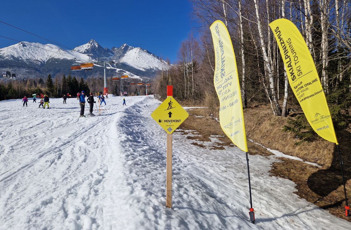 Tátralomnic: sítúrára kijelölt útvonal a sípálya szélén | Fotó: sielok.hu 2026.02.28.