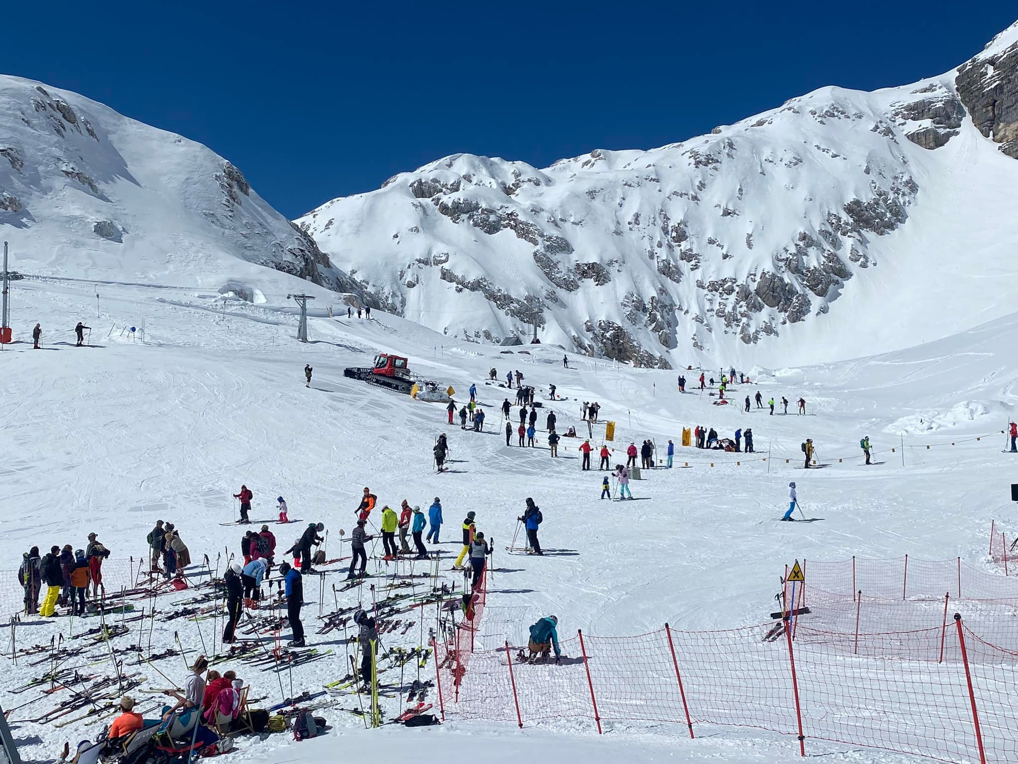 2023 májusában ilyen körülmények között zárt be a síterep / Kép: Kanin - Sella Nevea ski resort