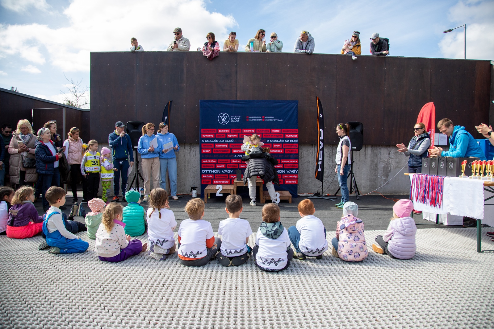 A verseny végén kupák, érmek és ajándékok várják a résztvevőket! I Fotó: Normafa síiskola
