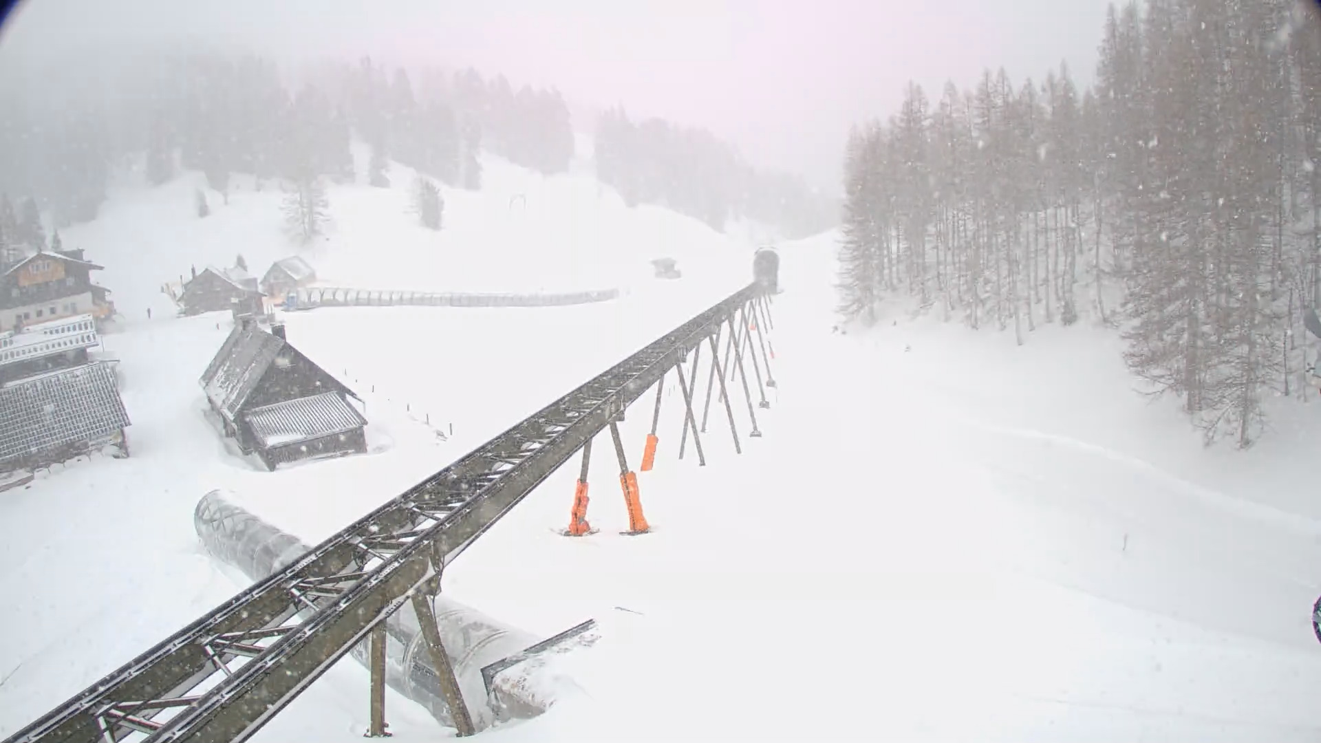 Szakad a hó Wurzeralmon | Webkamerakép 2026.03.31-én