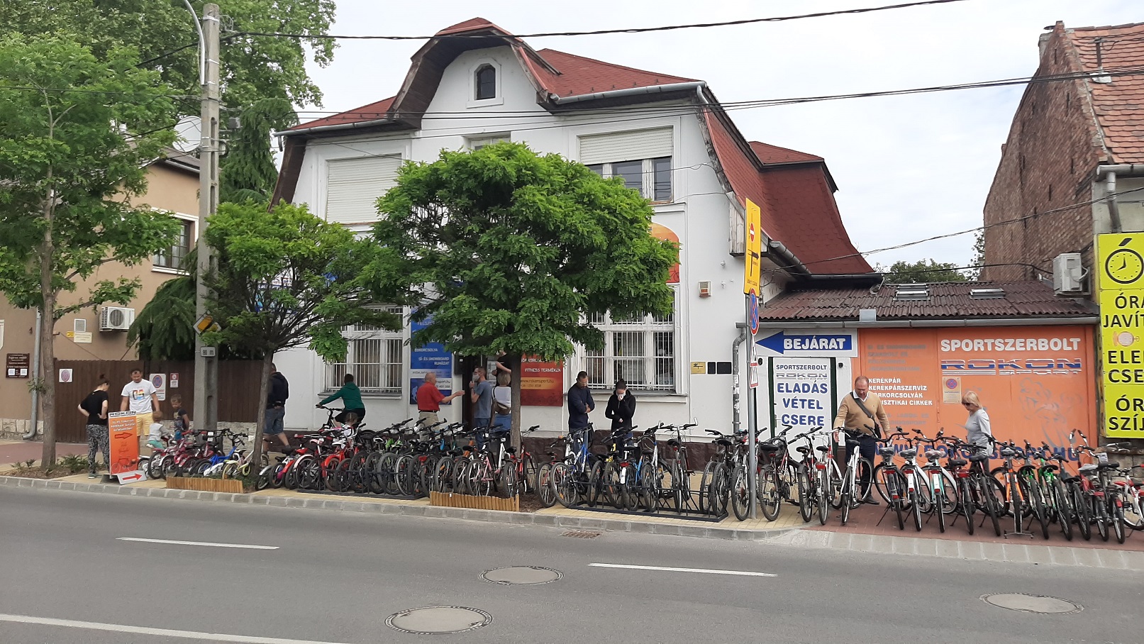 ROKON Sport szaküzlet címe: 1039 Budapest, Mátyás király út 6.