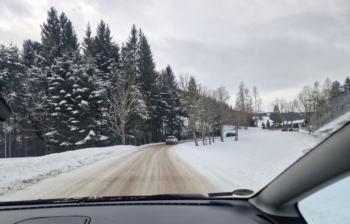 Biztonságos vezetéshez fontos a tiszta, fagy- és páramentes szélvédő