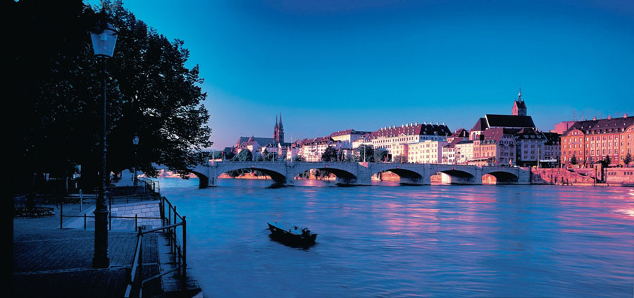 Basel a lemenő nap fényében