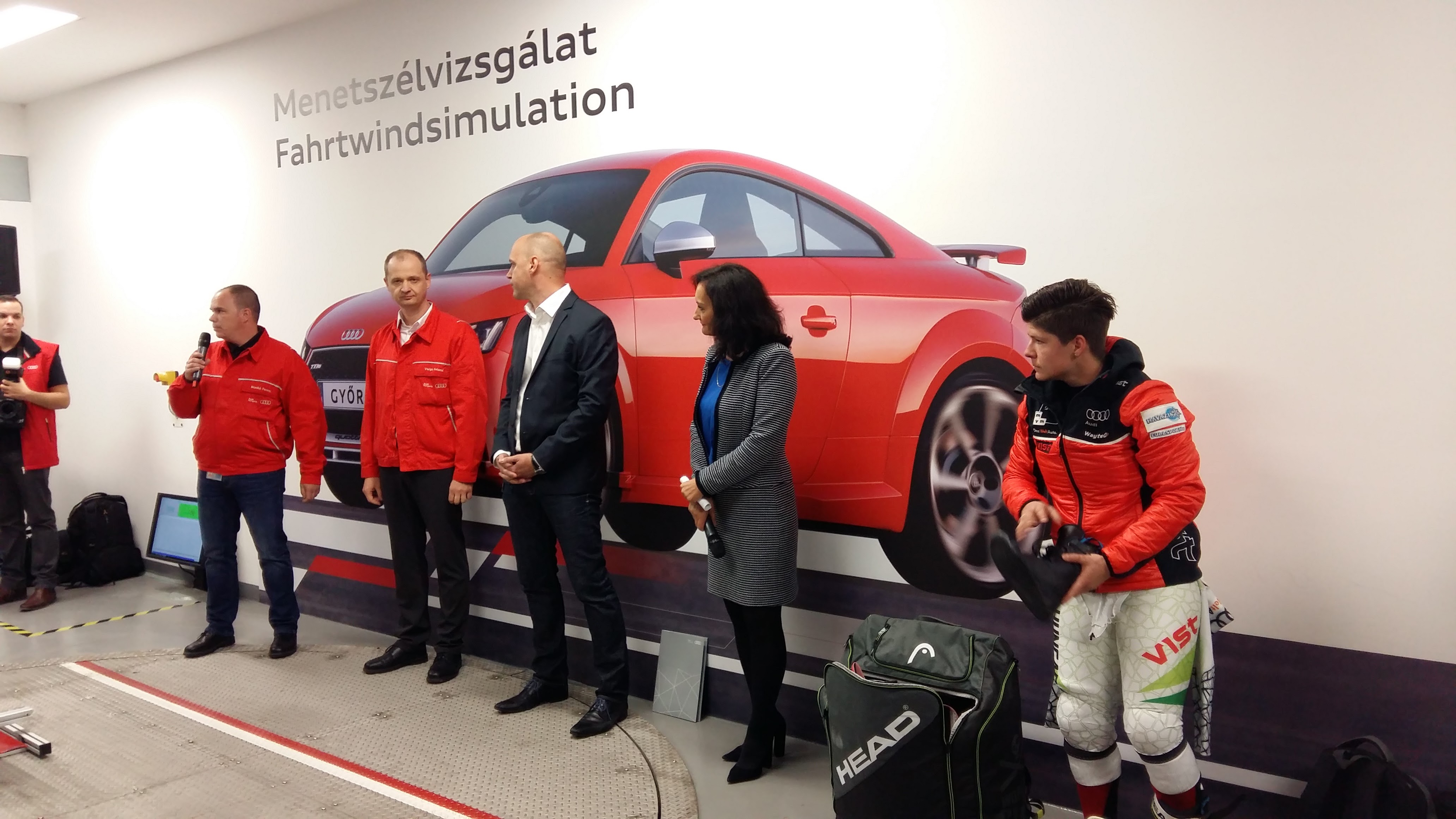 Miklós Edit felkészül a szélcsatornában való sízésre | Fotó: sielok.hu